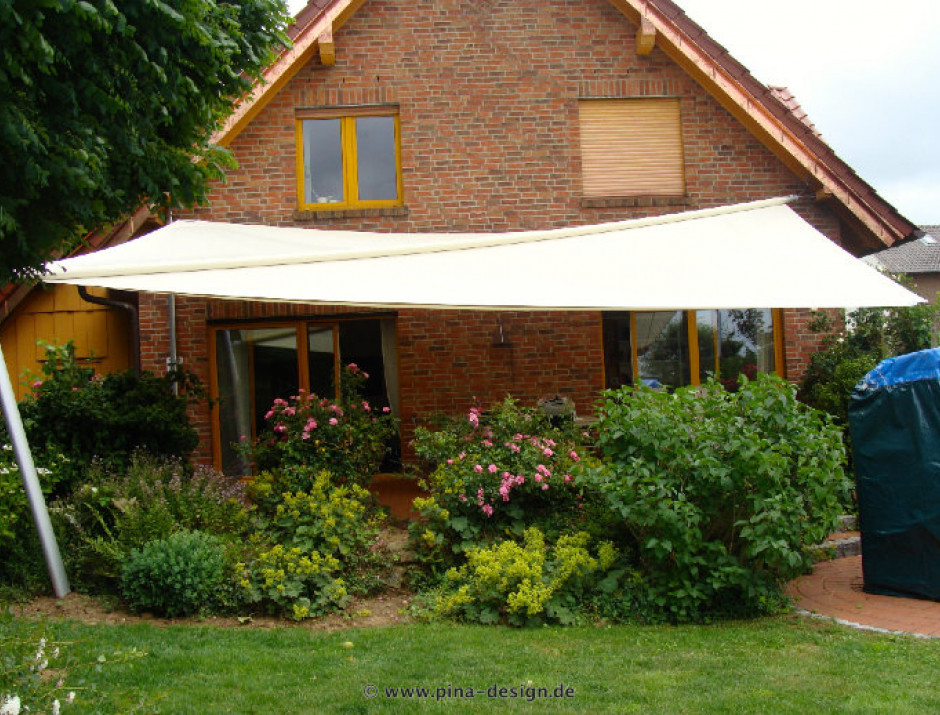 Sonnensegel - elektrisch - in Hüllhorst vor Klinkerhaus