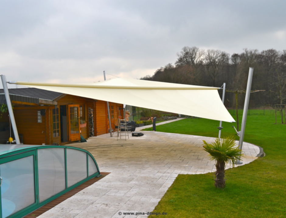 Langenfeld – Sonnensegel freiststehend auf Terrasse