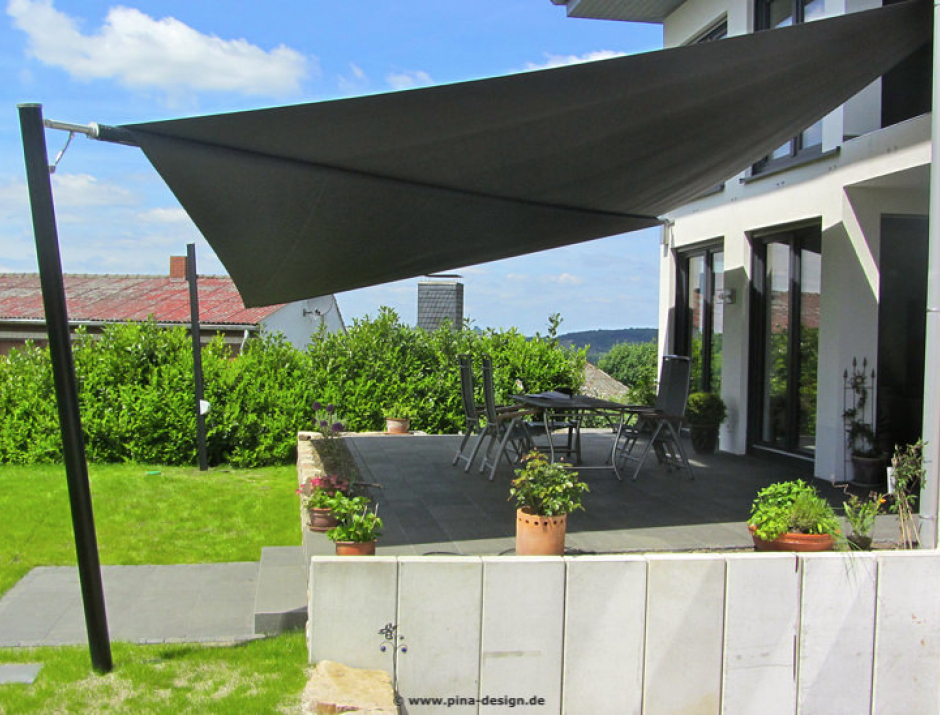 Sonnensegel elektrisch maritimo über Terrasse