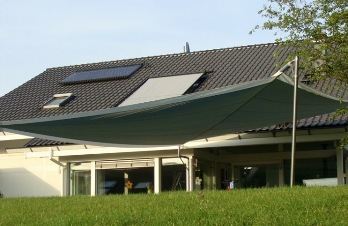 Westerwald Sonnensegel auf Terrasse