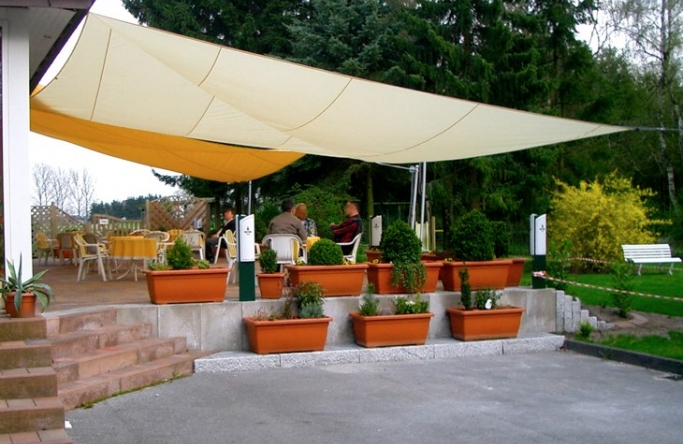 Paderborn II. Sonnensegel Gastronomieterrasse
