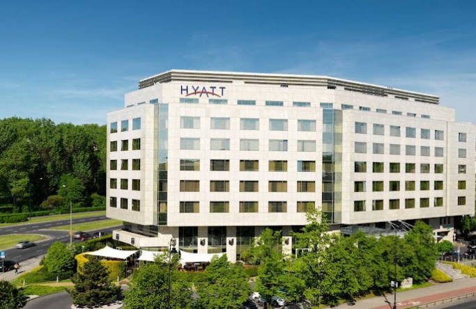 Sonnensegel aufrollbar in manuell für das Hyatt Hotel Warschau