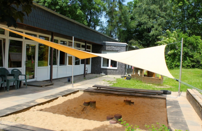 Sonnensegel Rittmo Wuppertal 4M II. Sonnensegel feststehend Wuppertal 4M II. champagner über einen Sandkasten